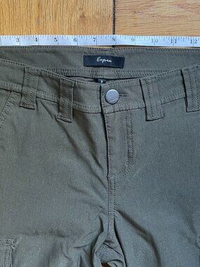 Women's Express size 8 slim stretch khaki cargo pants